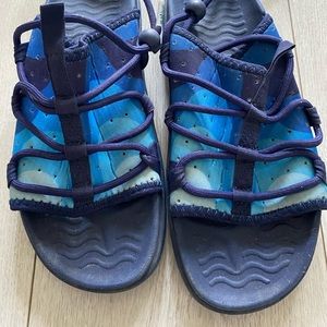 Native sandals SIZE 7